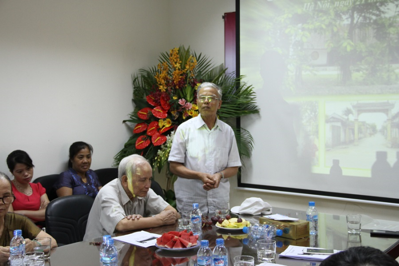 Ông Lê Tiến Loan đại diện hội người cao tuổi làng Phú Hạnh phát biểu ý kiến