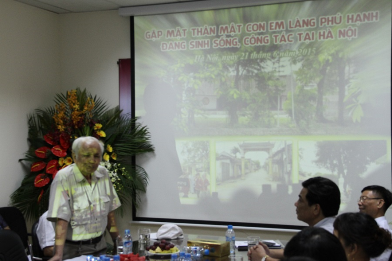 Ông Lê Văn Khánh phát biểu ý kiến xây dựng hội