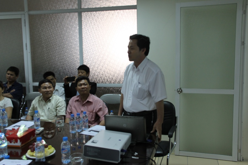 Chú Lê Văn Khanh phát biểu ý kiến tại buổi gặp mặt